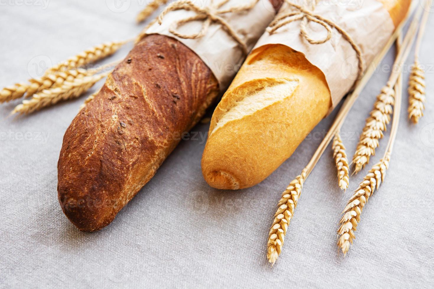 vers gebakken stokbrood foto