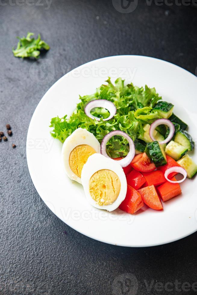 salade eieren, groente, komkommer, tomaat, sla veggie foto