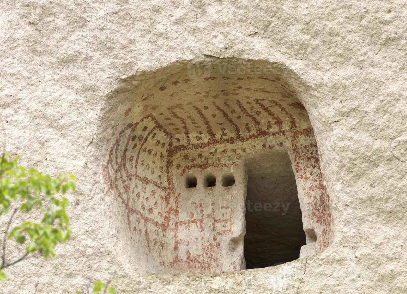 grotwoningen in cappadocië uitgehouwen in de rotsen foto