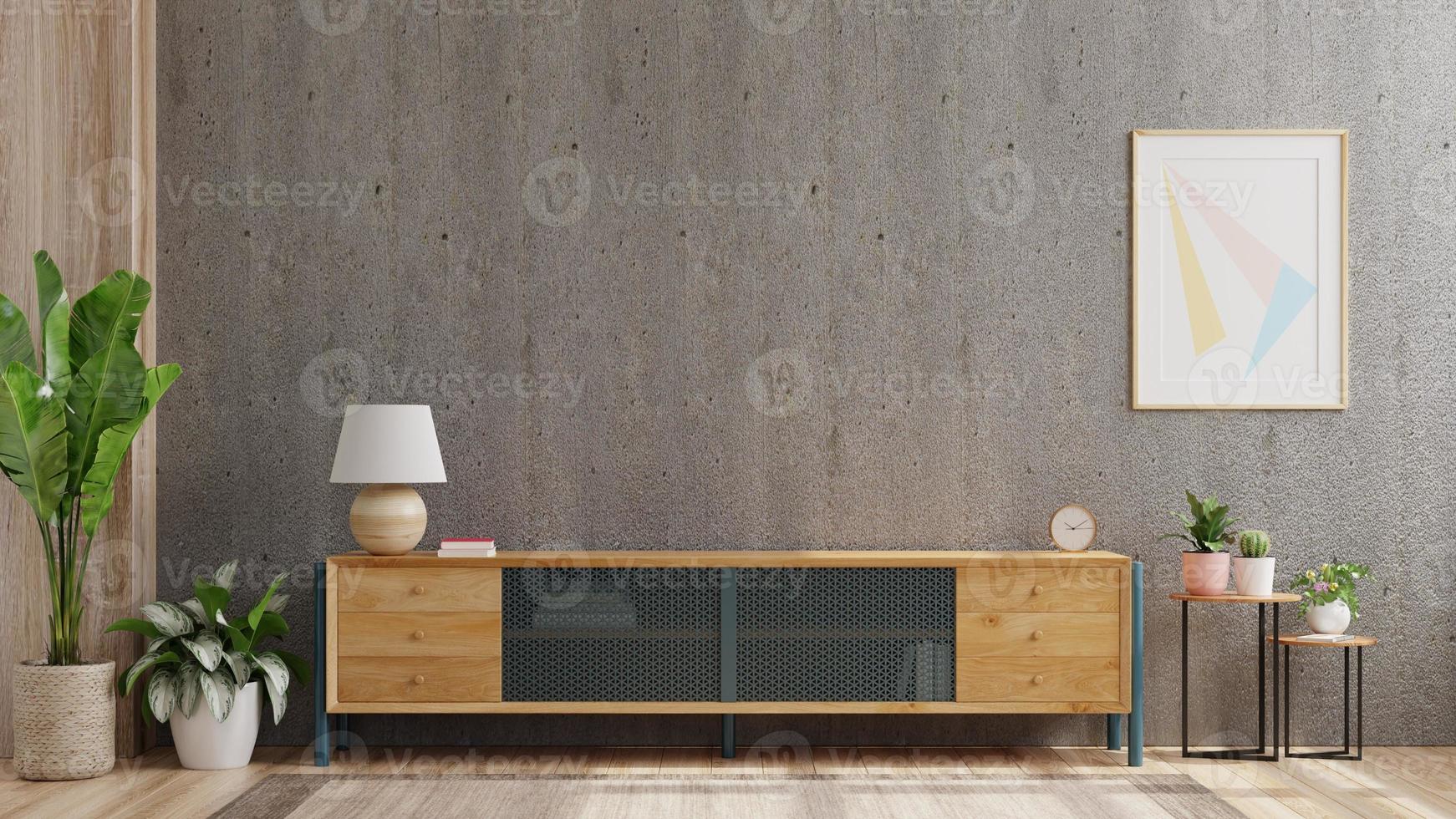 kabinet tv in moderne woonkamer met decoratie op betonnen muur achtergrond. foto
