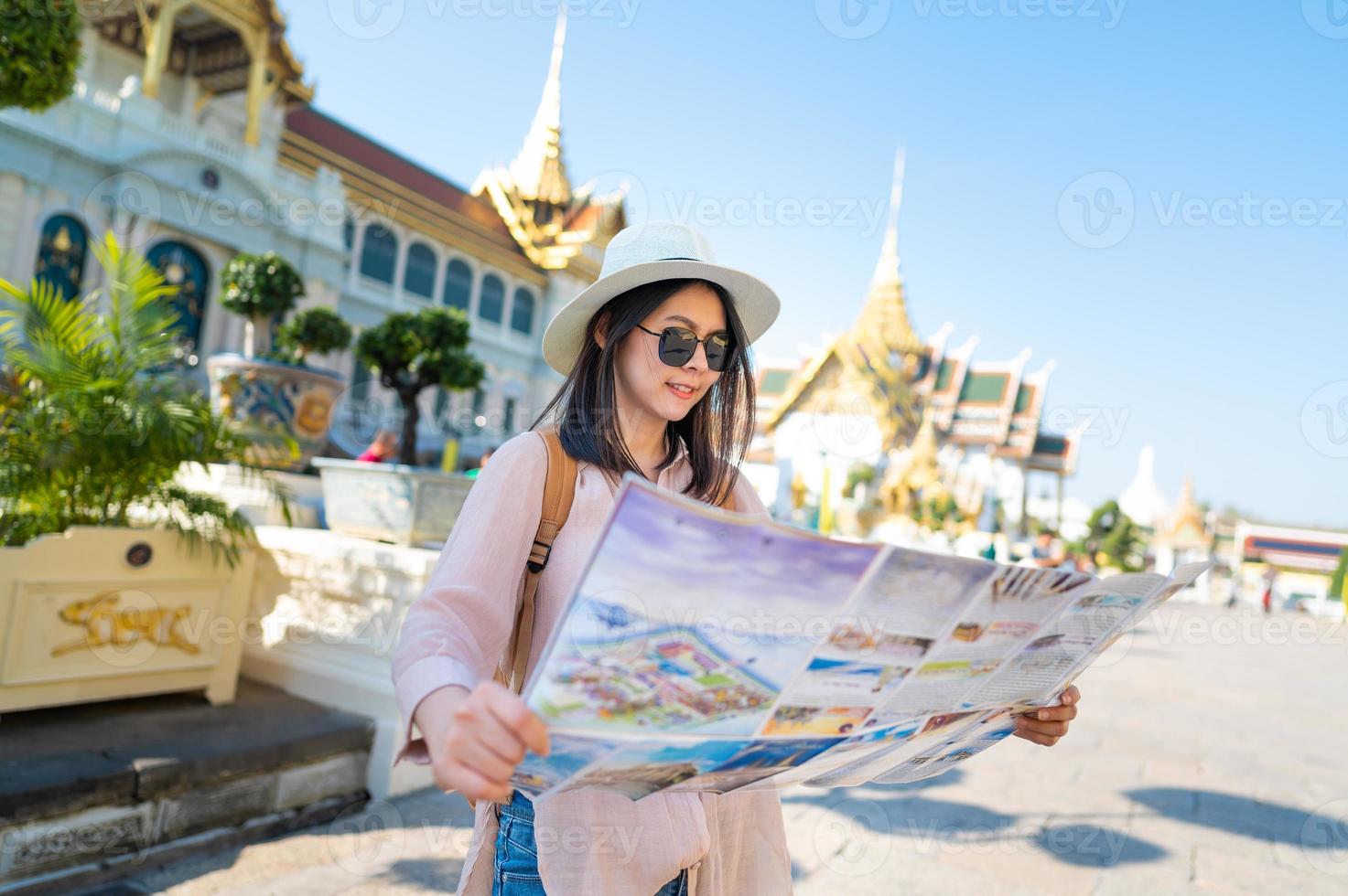 vrouw reizen in thailand foto