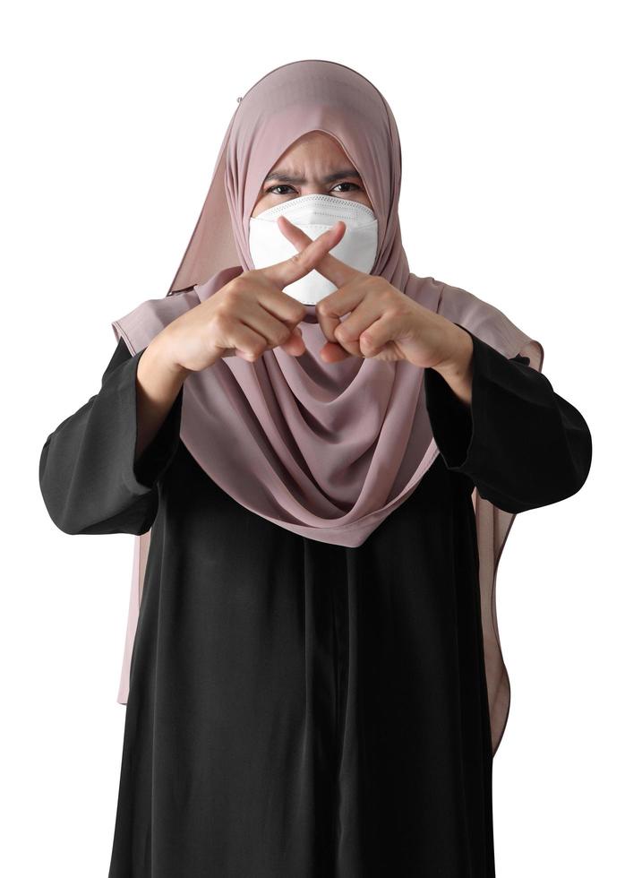 moslim vrouw met afkeuring concept op witte achtergrond foto