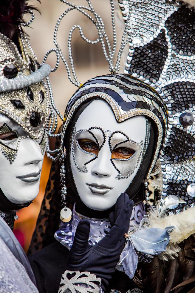 Venetië, Italië, 2013 - persoon in Venetiaans carnavalsmasker. foto