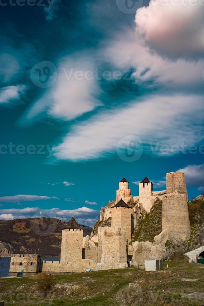 golubac fort in servië foto