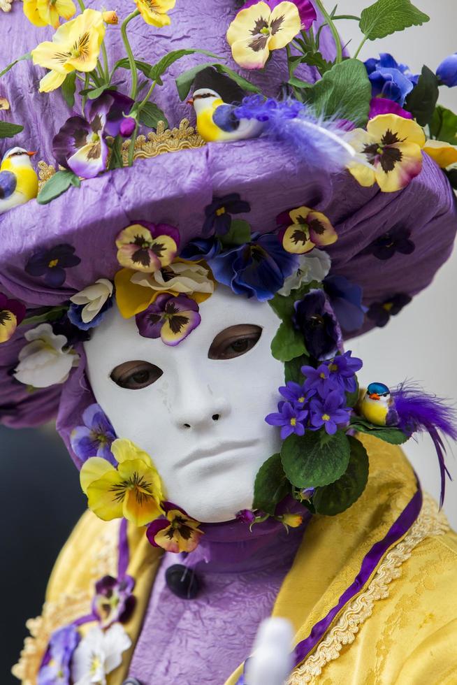 Venetië, Italië, 2013 - persoon in Venetiaans carnavalsmasker. foto