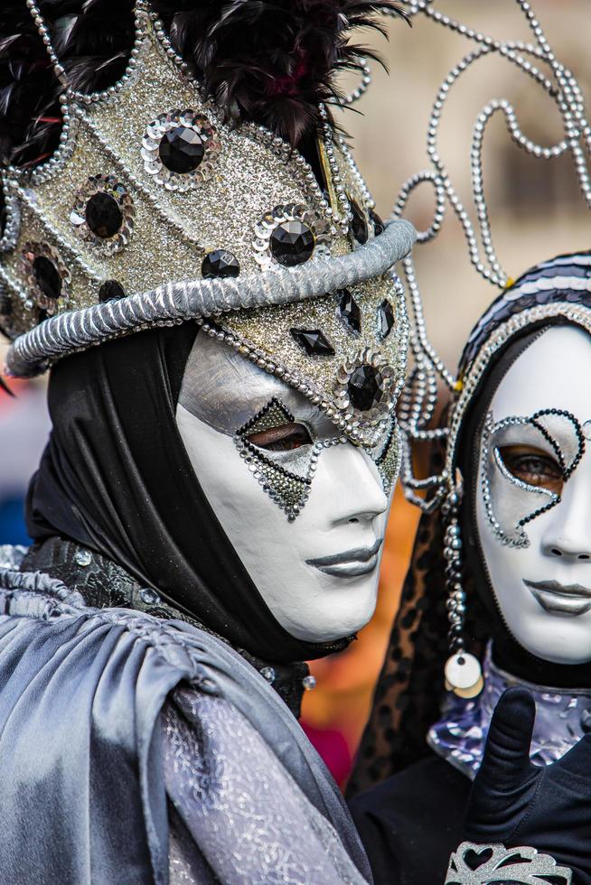 Venetië, Italië, 2013 - persoon in Venetiaans carnavalsmasker. foto