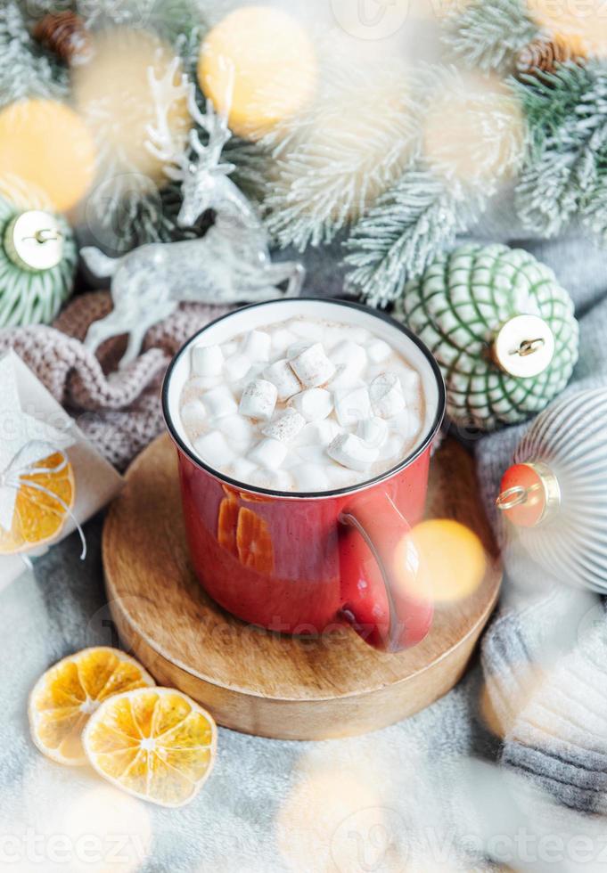 kerst warme chocolademelk in de rode kop foto