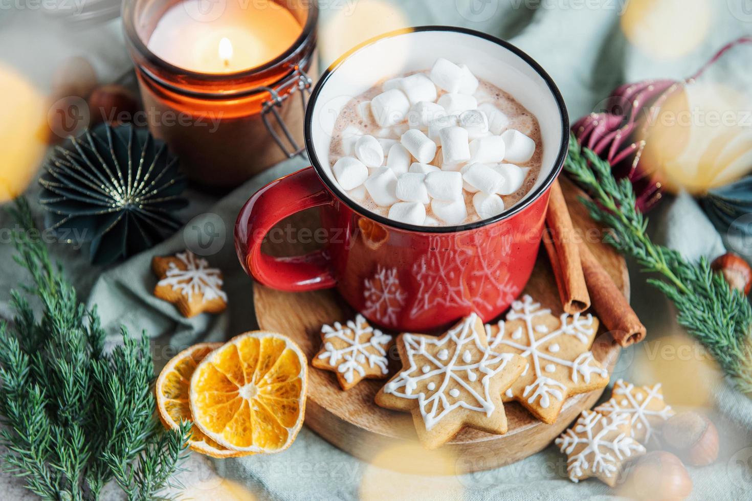 kerst warme chocolademelk in de rode kop foto