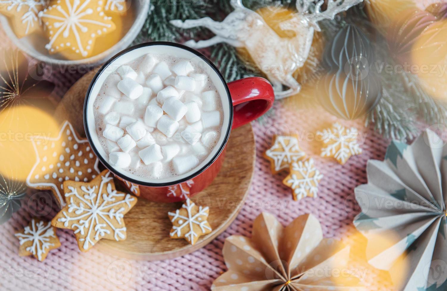 kerst warme chocolademelk in de rode kop foto