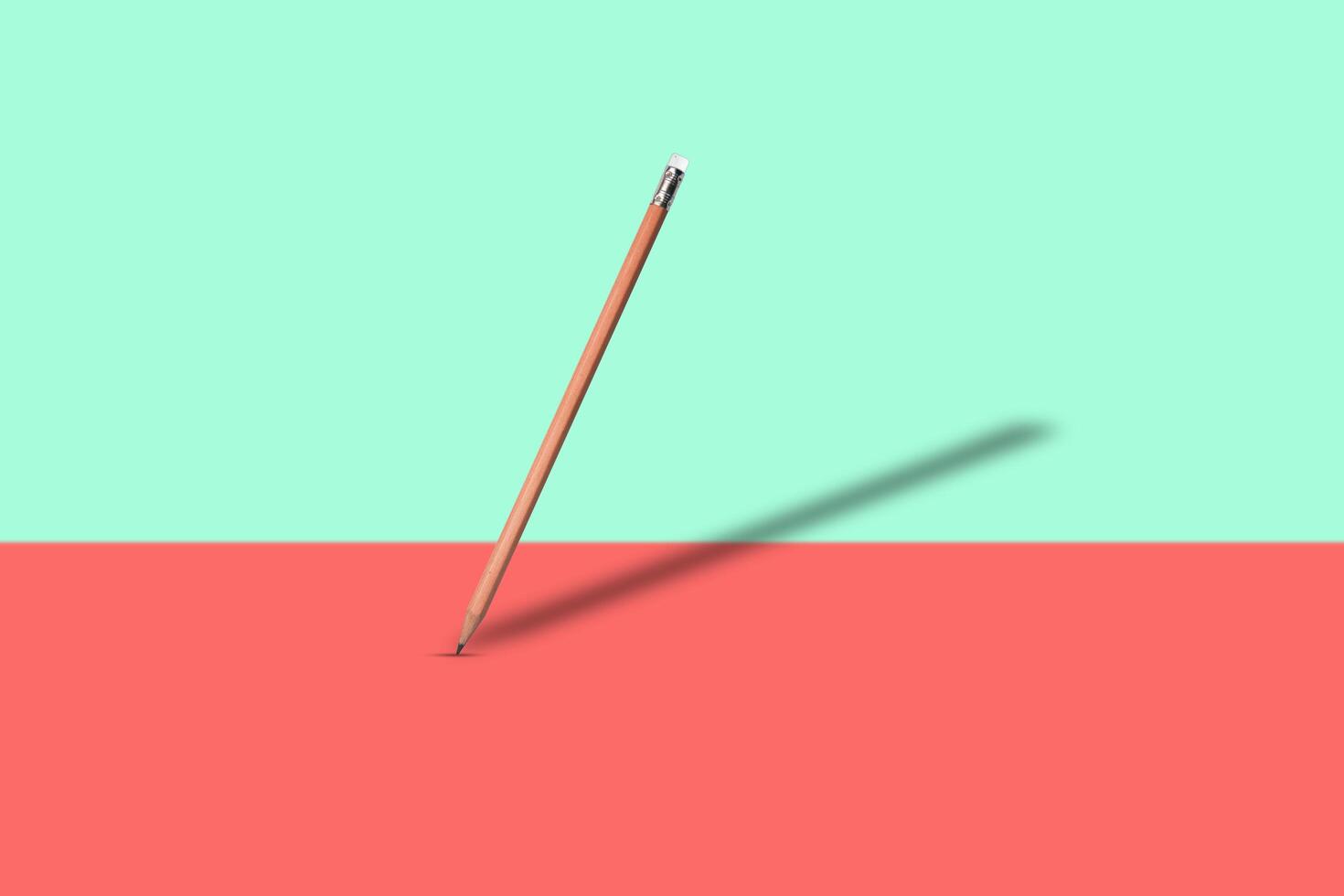 potlood op gekleurde achtergrond foto