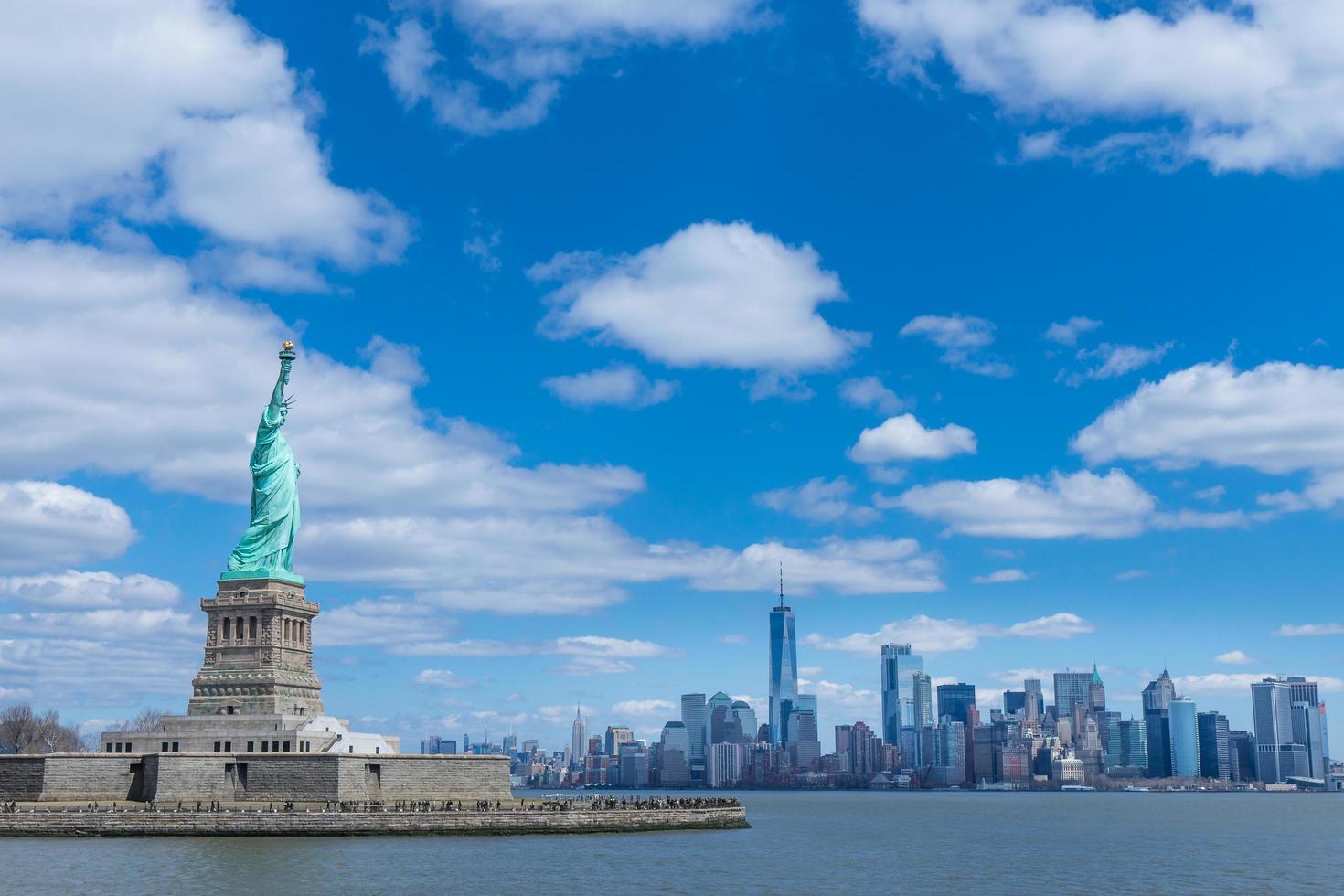 het Vrijheidsbeeld en Manhattan, New York City, Verenigde Staten foto