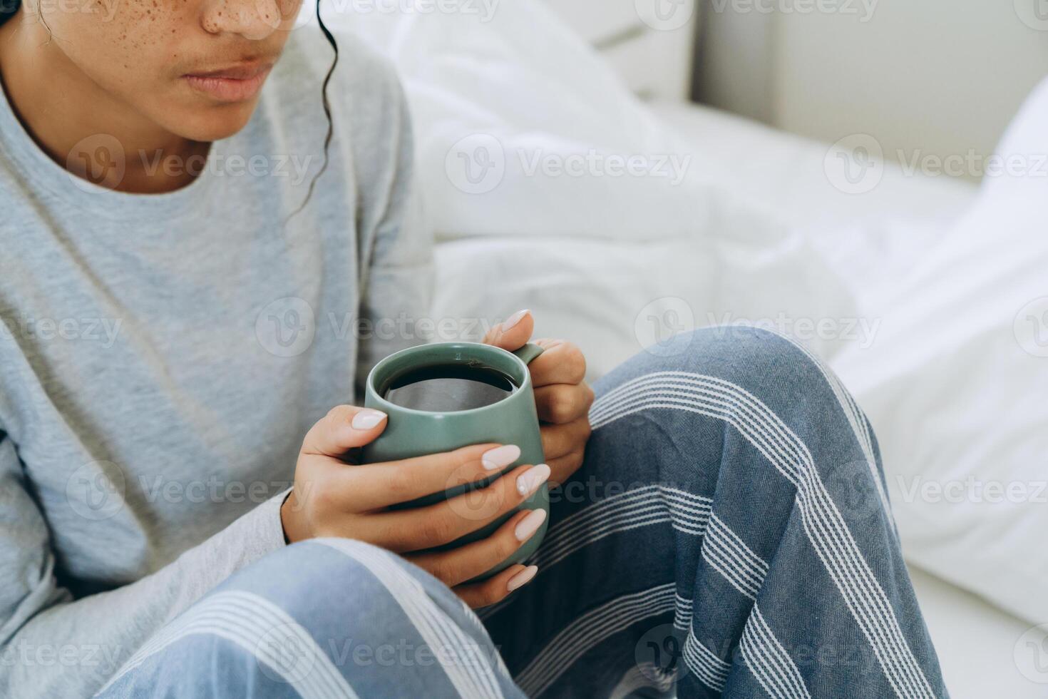 vrouwelijke handen met koffie foto