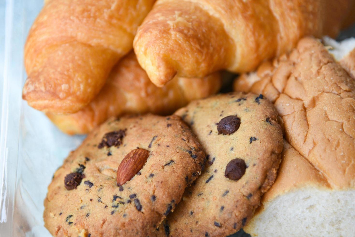 gebakken croissants bakkerij en koekjes huisgemaakt ontbijt foto