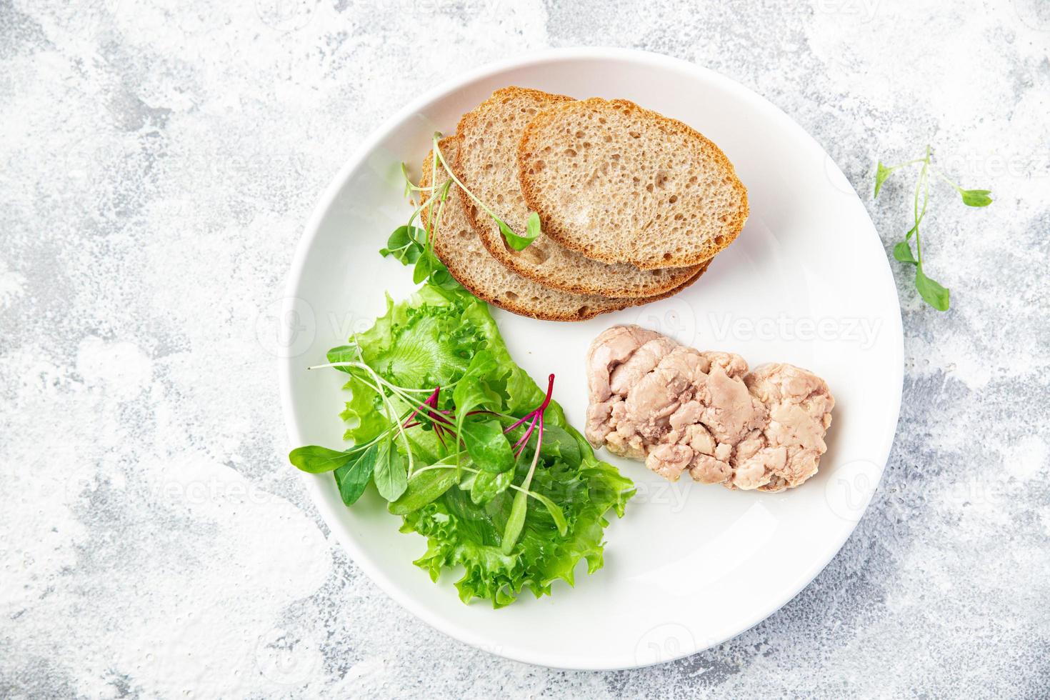 kabeljauwlever verse zeevruchten gezonde maaltijd voedsel dieet snack foto