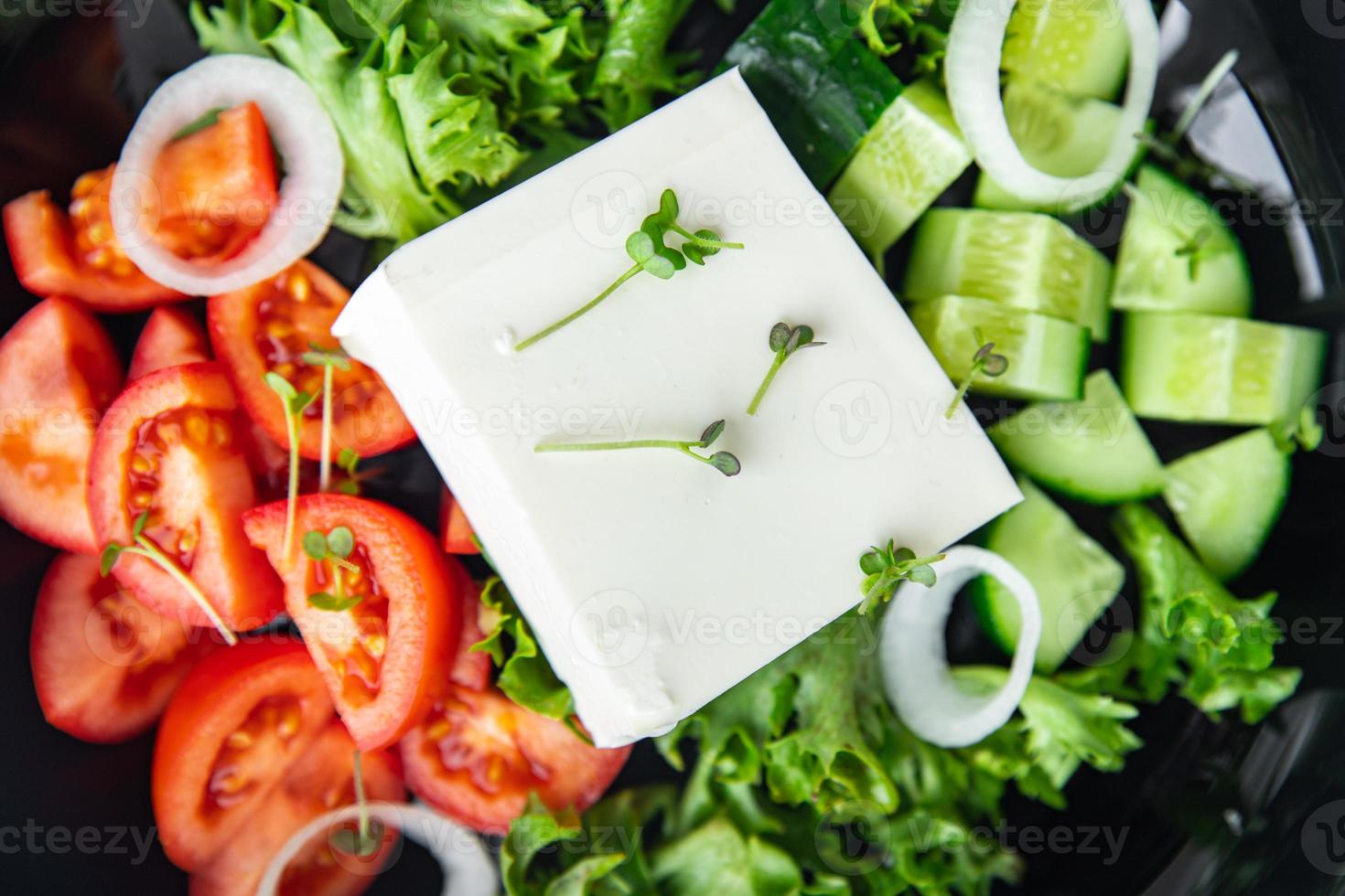 feta salade groentemix gezonde maaltijd achtergrond rustiek foto