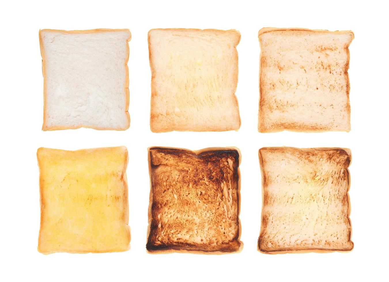sneetjes toast brood op witte achtergrond foto