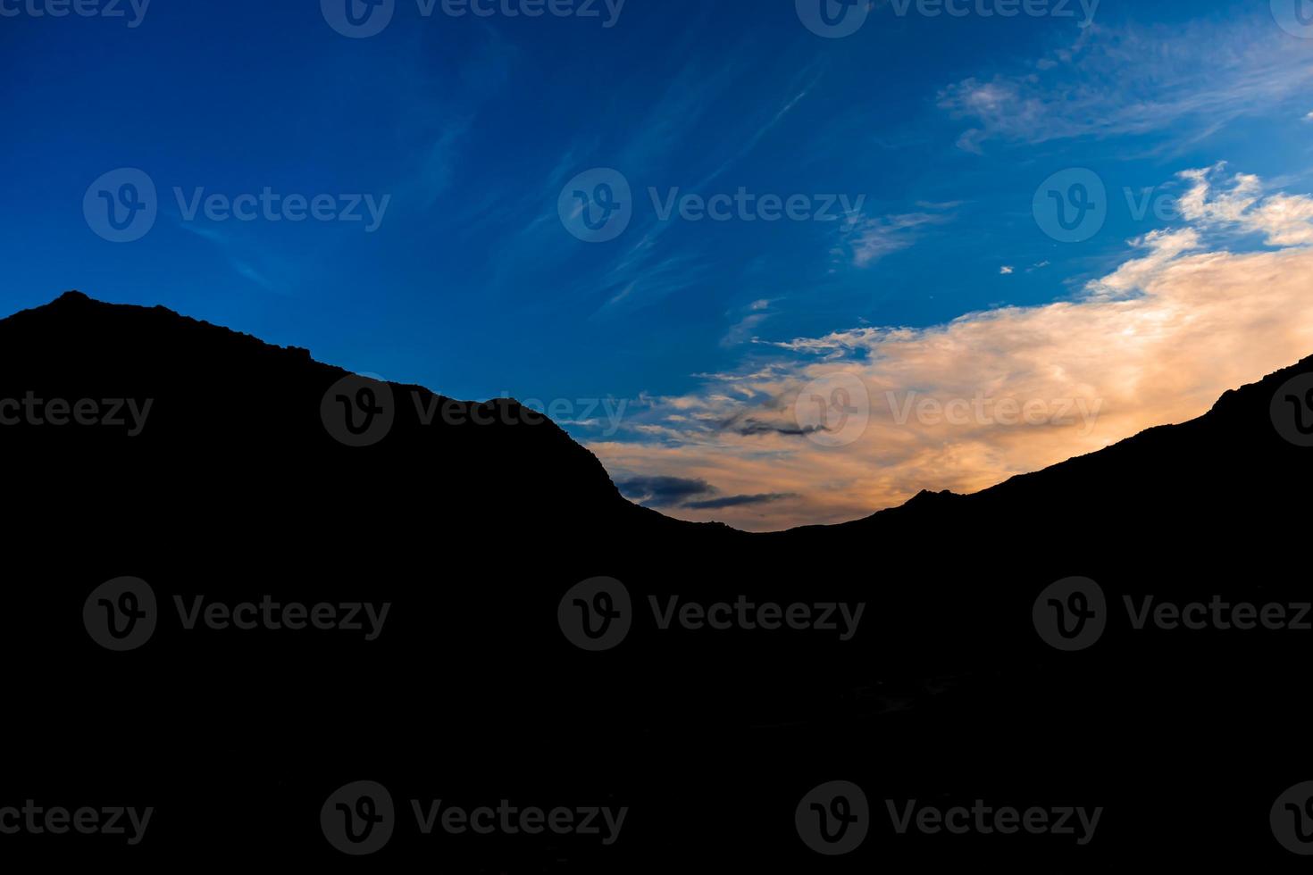 zonsopgang boven de berg foto