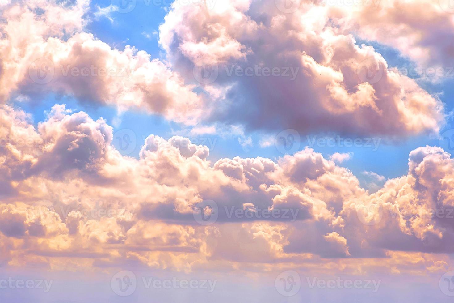 hemel mooie blauwe wolk witte hemelsblauw prachtig zonlicht met hemelachtergrond, ochtendhemel boven de hemel. foto