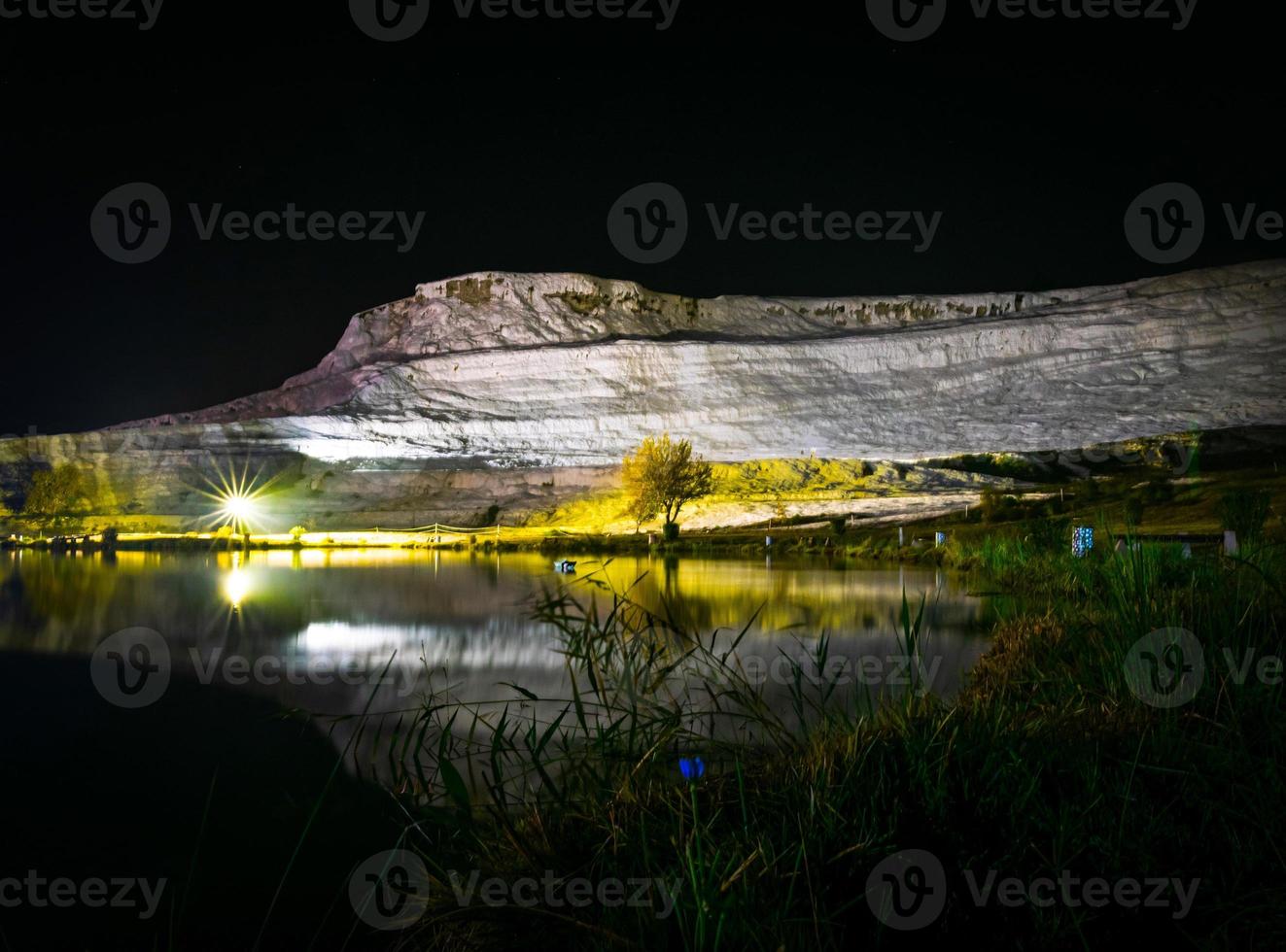 uitzicht op het meer van pamukkale foto