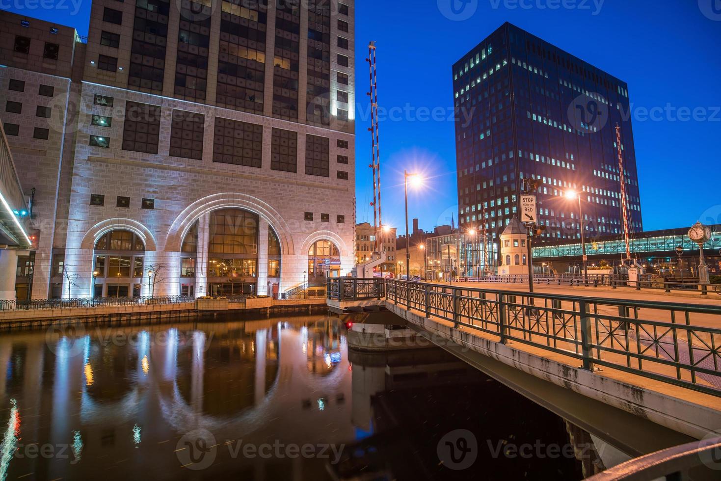 de skyline van de binnenstad van Milwaukee in de VS foto