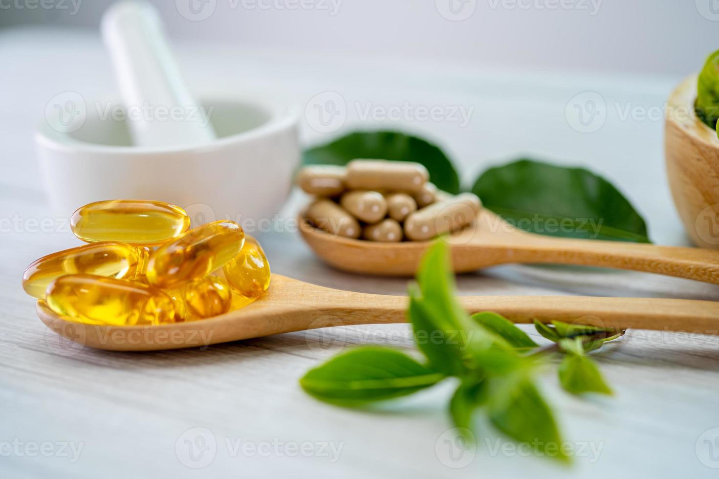 Lodge fort oorlog alternatieve geneeskunde kruiden organische capsule met vitamine e omega 3  visolie, mineraal, medicijn met kruiden blad natuurlijke supplementen voor  een gezond goed leven. 4898139 Stockfoto