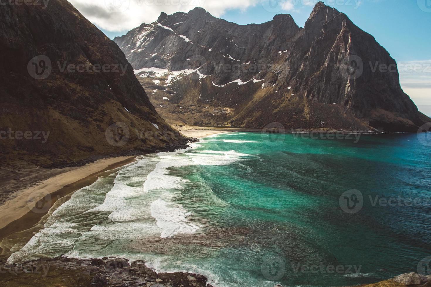 noorwegen bergen en landschappen op de eilanden lofoten foto