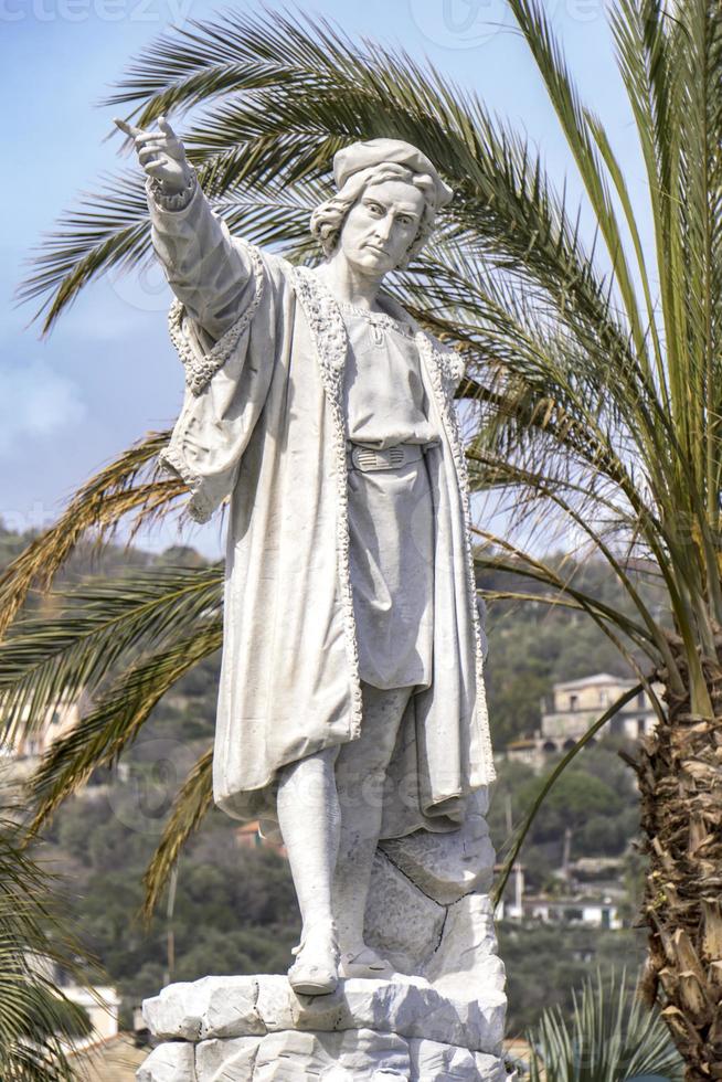 monument voor christopher columbus in santa margherita ligure, italië foto