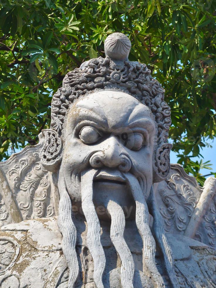 stenen standbeeld in wat phra chetuphonwat pho van thailand. foto