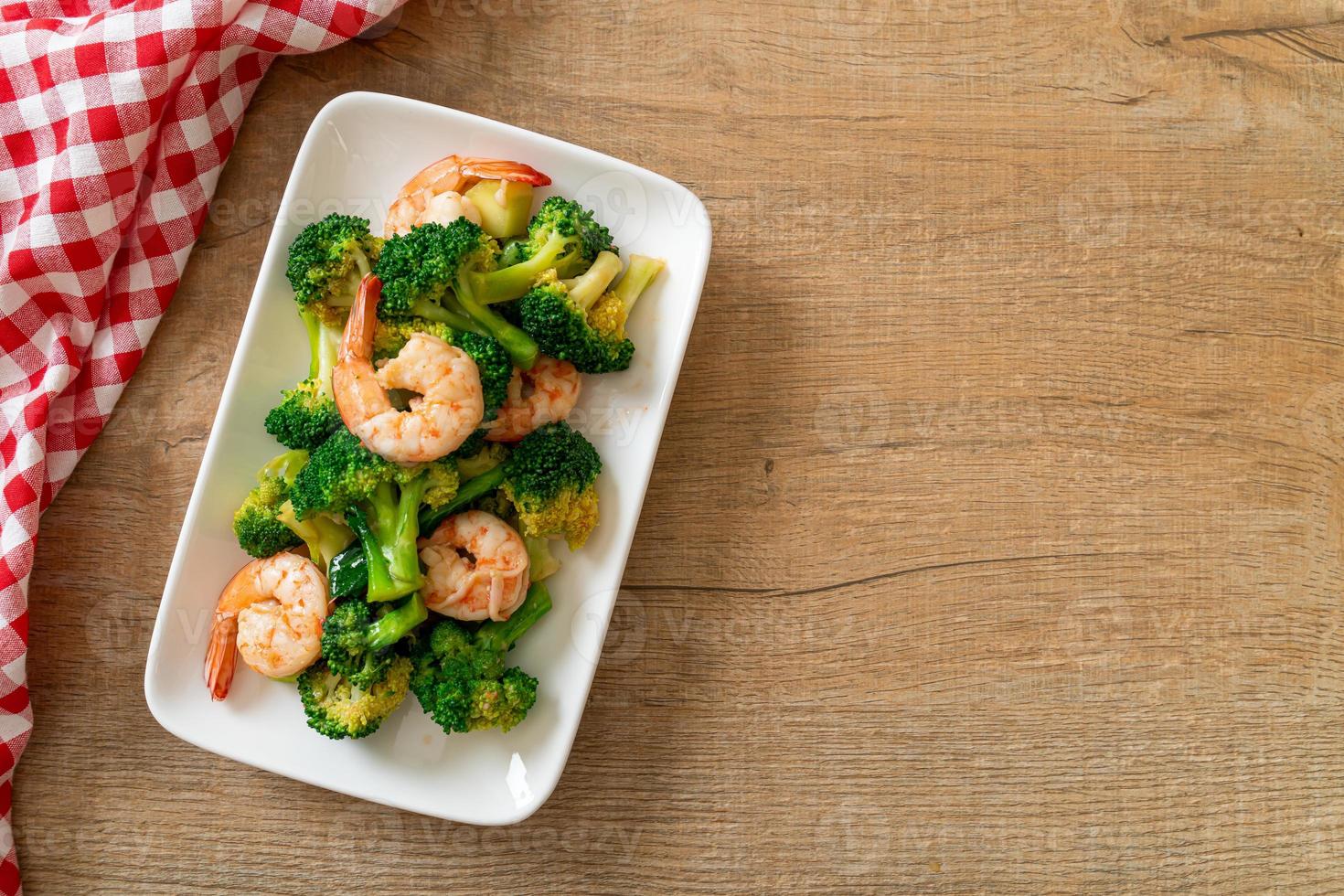 roergebakken broccoli met garnalen foto