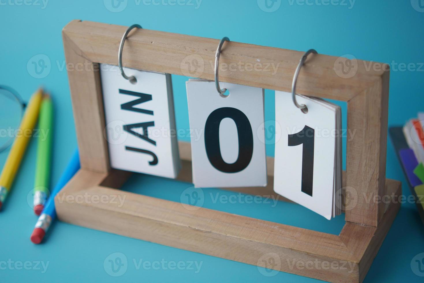 houten kalender ingesteld op 1 januari foto