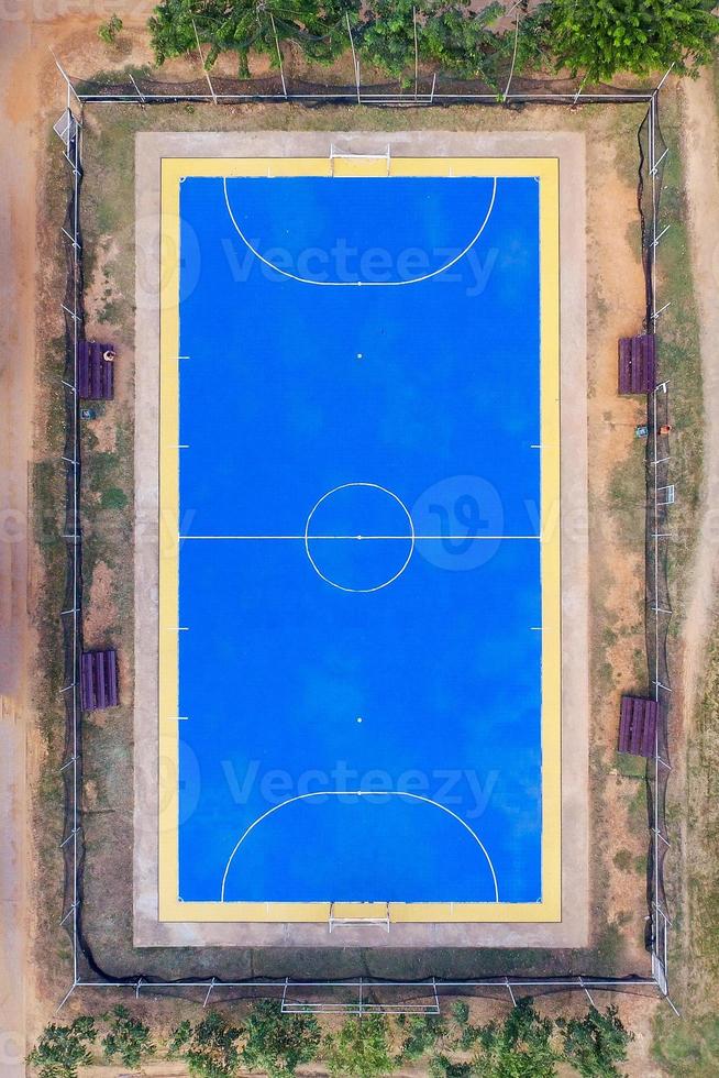 luchtfoto over voetbal sportveld voor buitensportclub foto