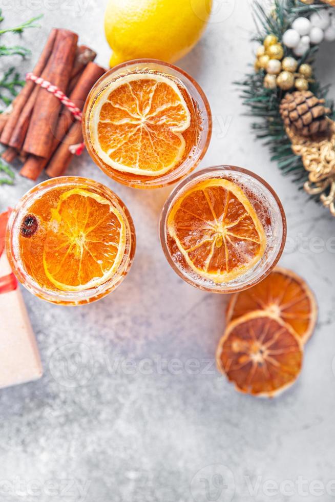 mousserende glühwein kerstcocktail, grog wijnkruiden foto