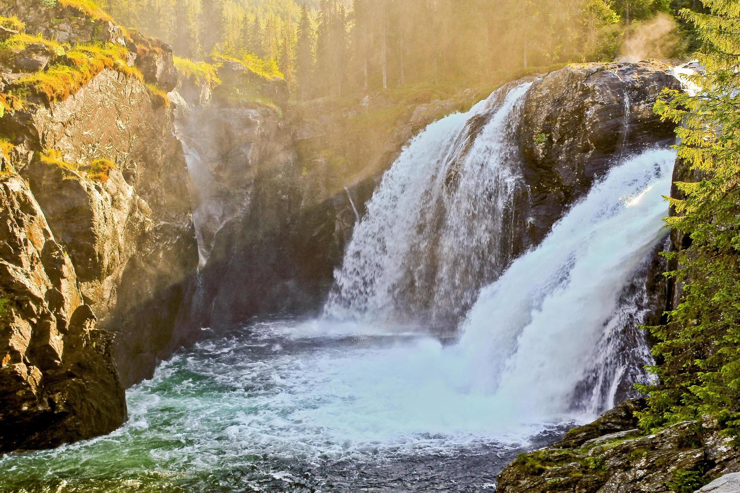 de mooiste waterval van europa. rjukandefossen hemsedal, buskerud, noorwegen. foto