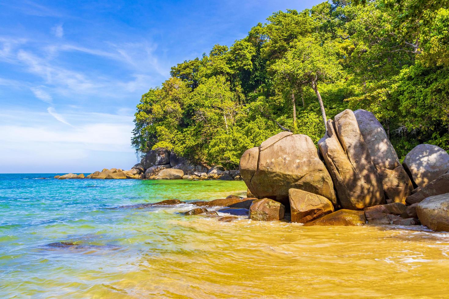 klein zandstrand lamru nationalpark khao lak phang-nga thailand. foto