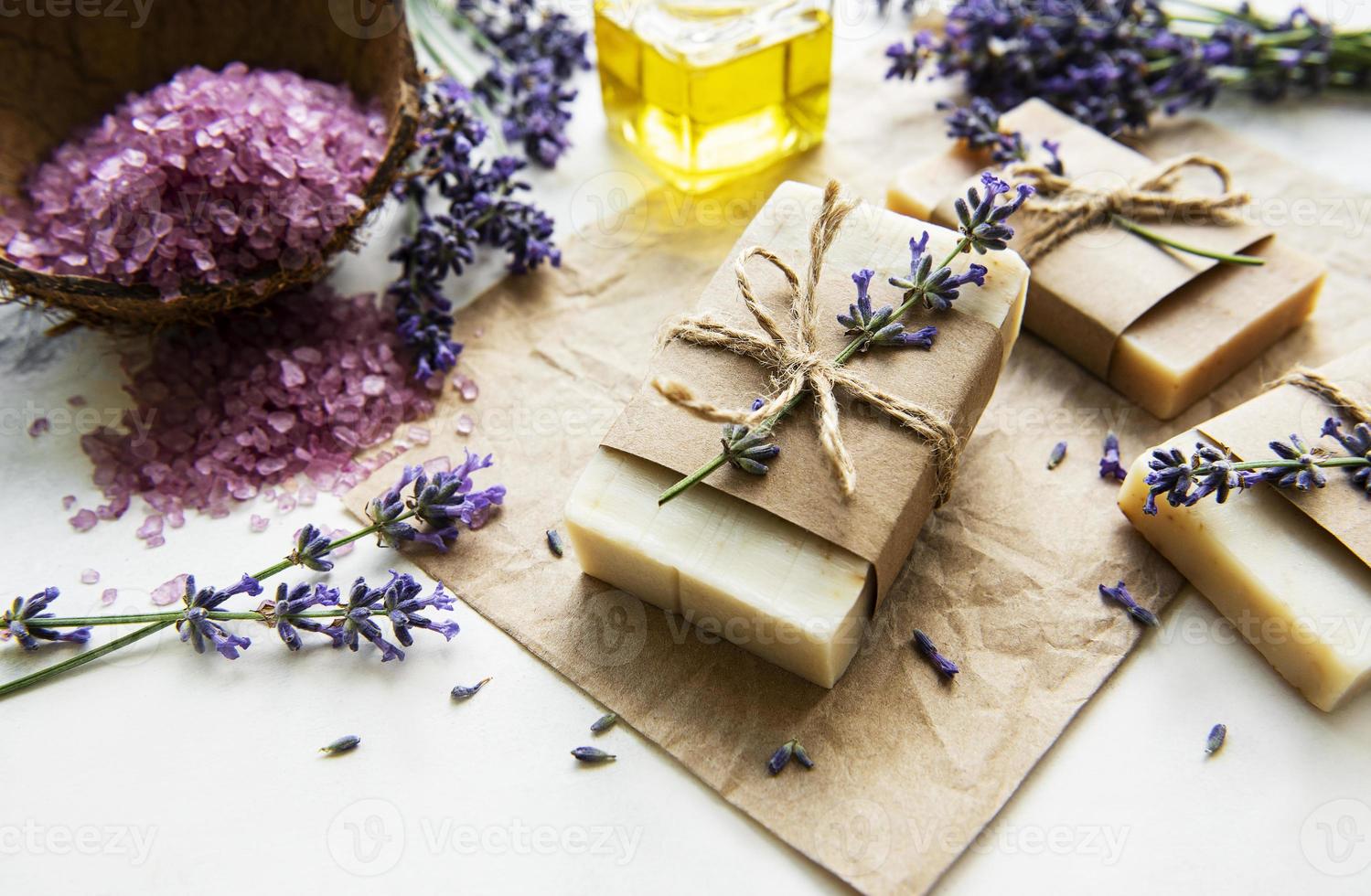 natuurlijke biologische spa-cosmetica met lavendel. foto