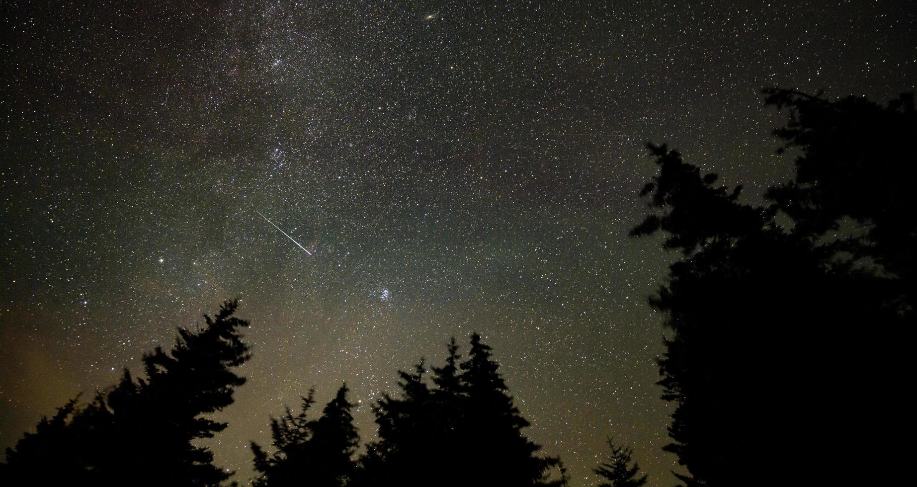 lange blootstelling van Perseïde meteorenregen foto