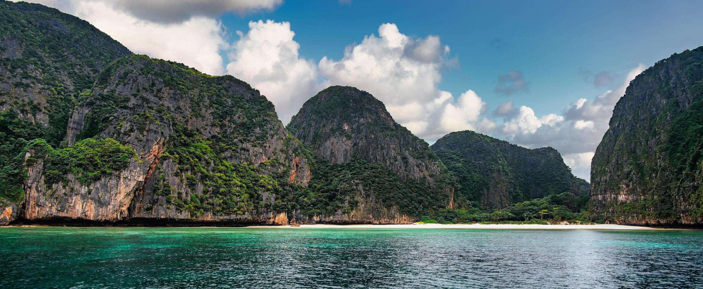 dagtocht naar ko phi phi in de zuidelijke eilanden van thailand foto