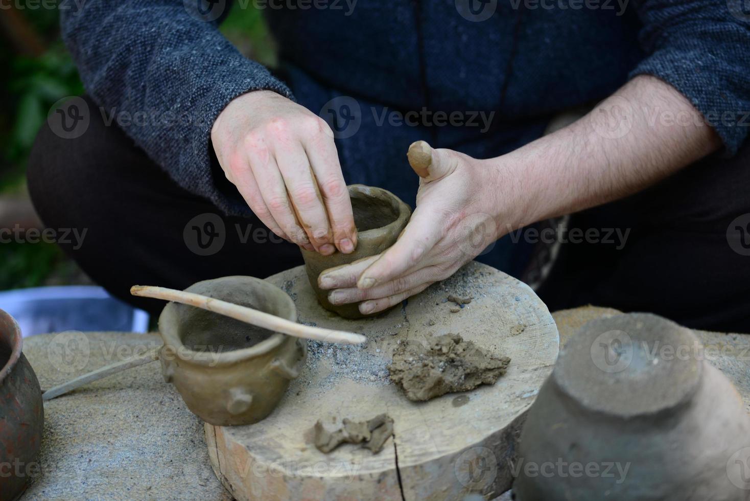 oude Dacische pottenbakker foto