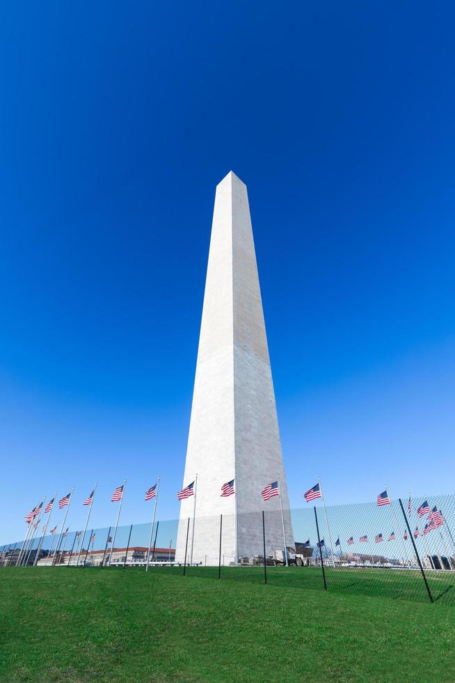 Washington Monument in National Mall met heldere blauwe lucht, Washington DC, Verenigde Staten foto