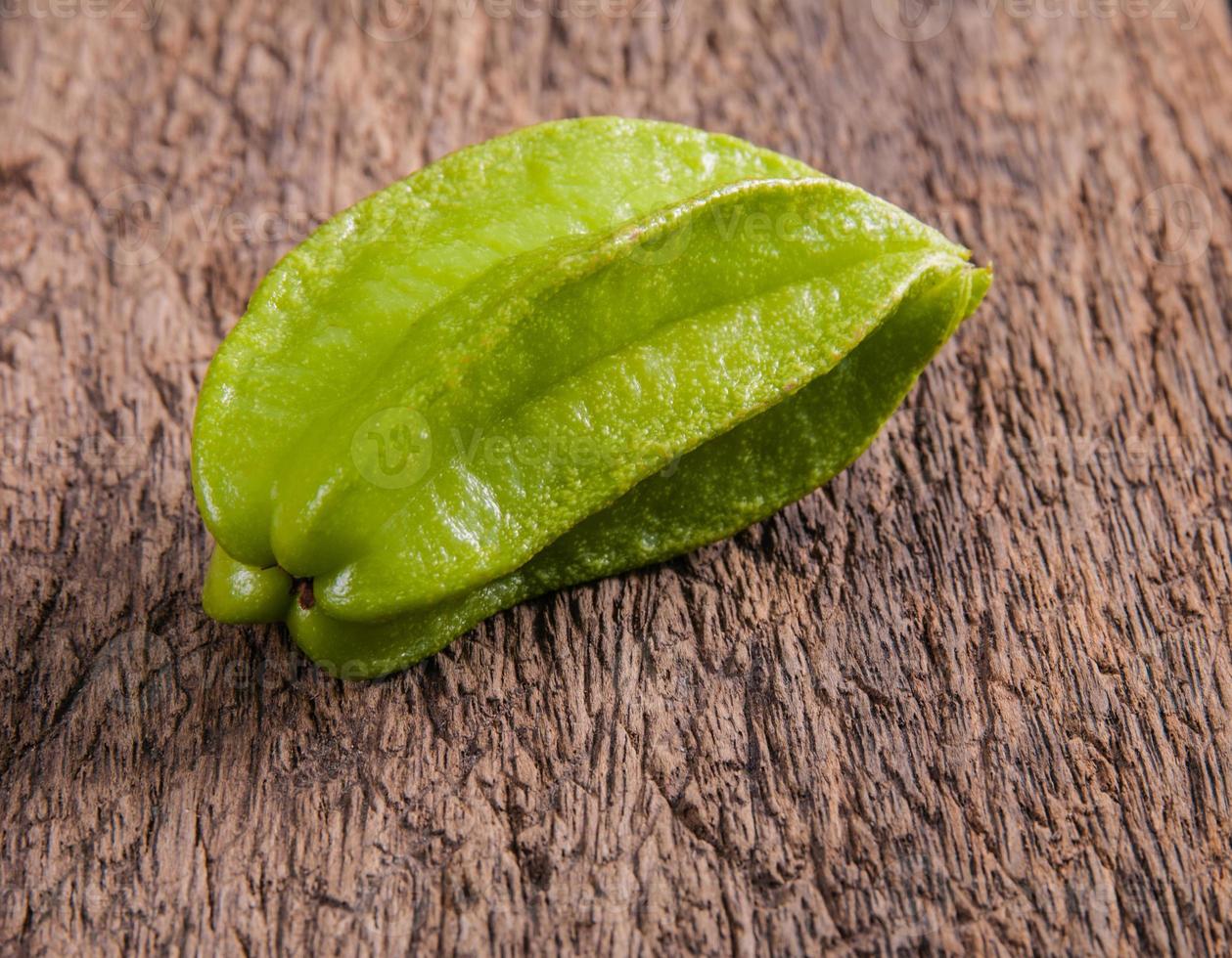 stervrucht half gesneden van sterappel tropisch fruit foto