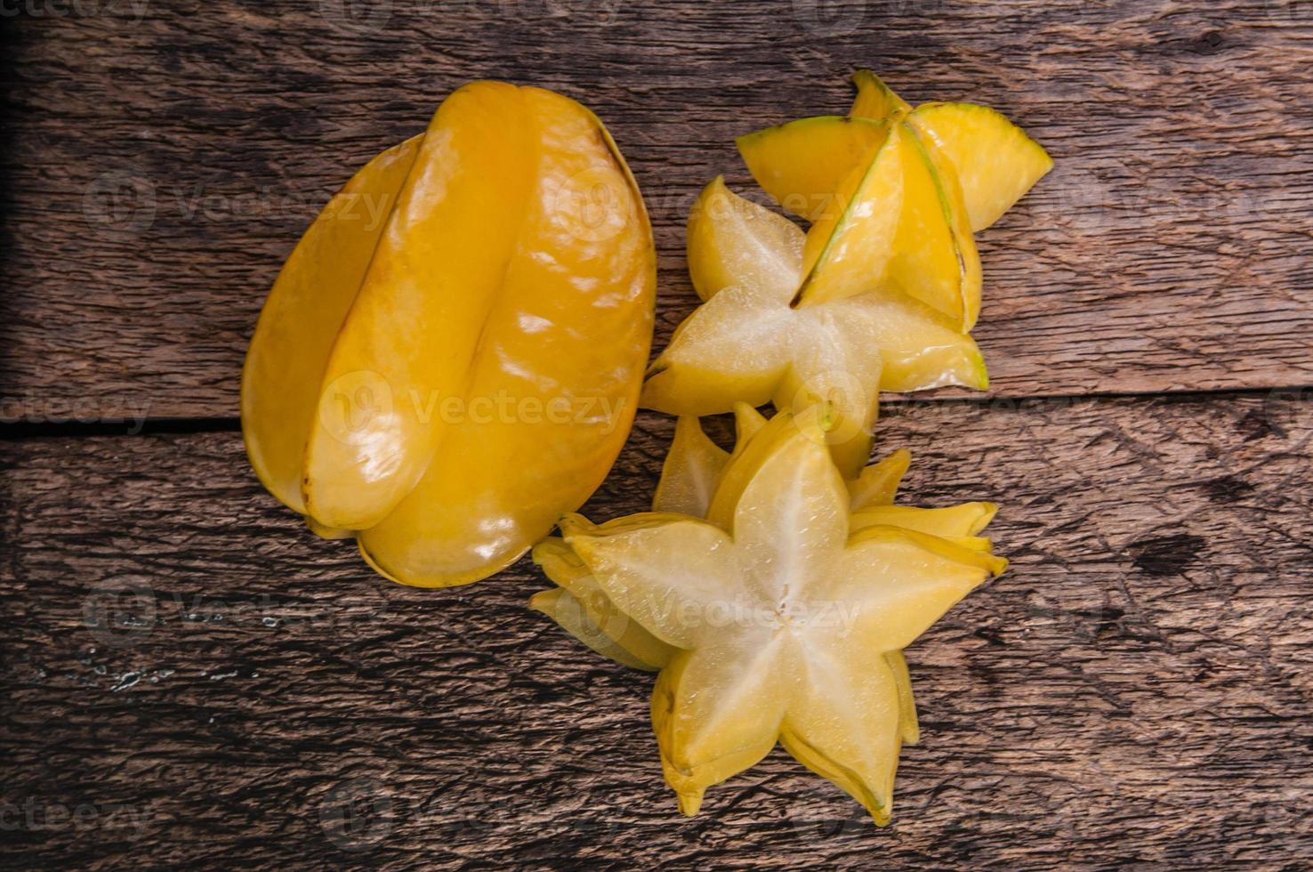 stervrucht half gesneden van sterappel tropisch fruit foto