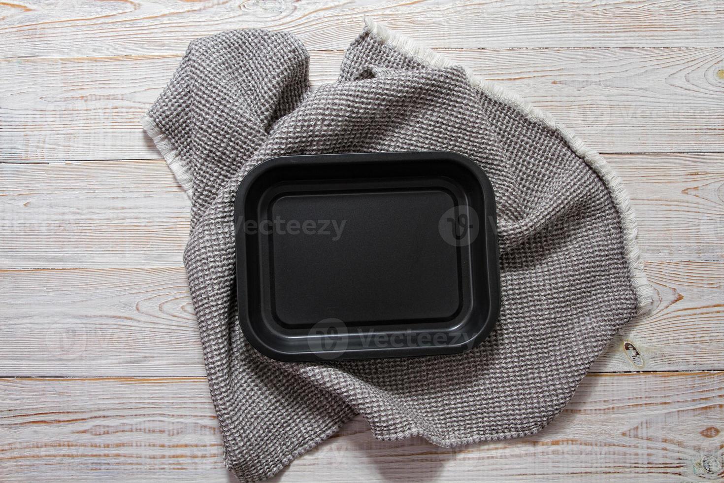 zwart dienblad en tafelkleed bovenaanzicht, leeg bordmodel foto