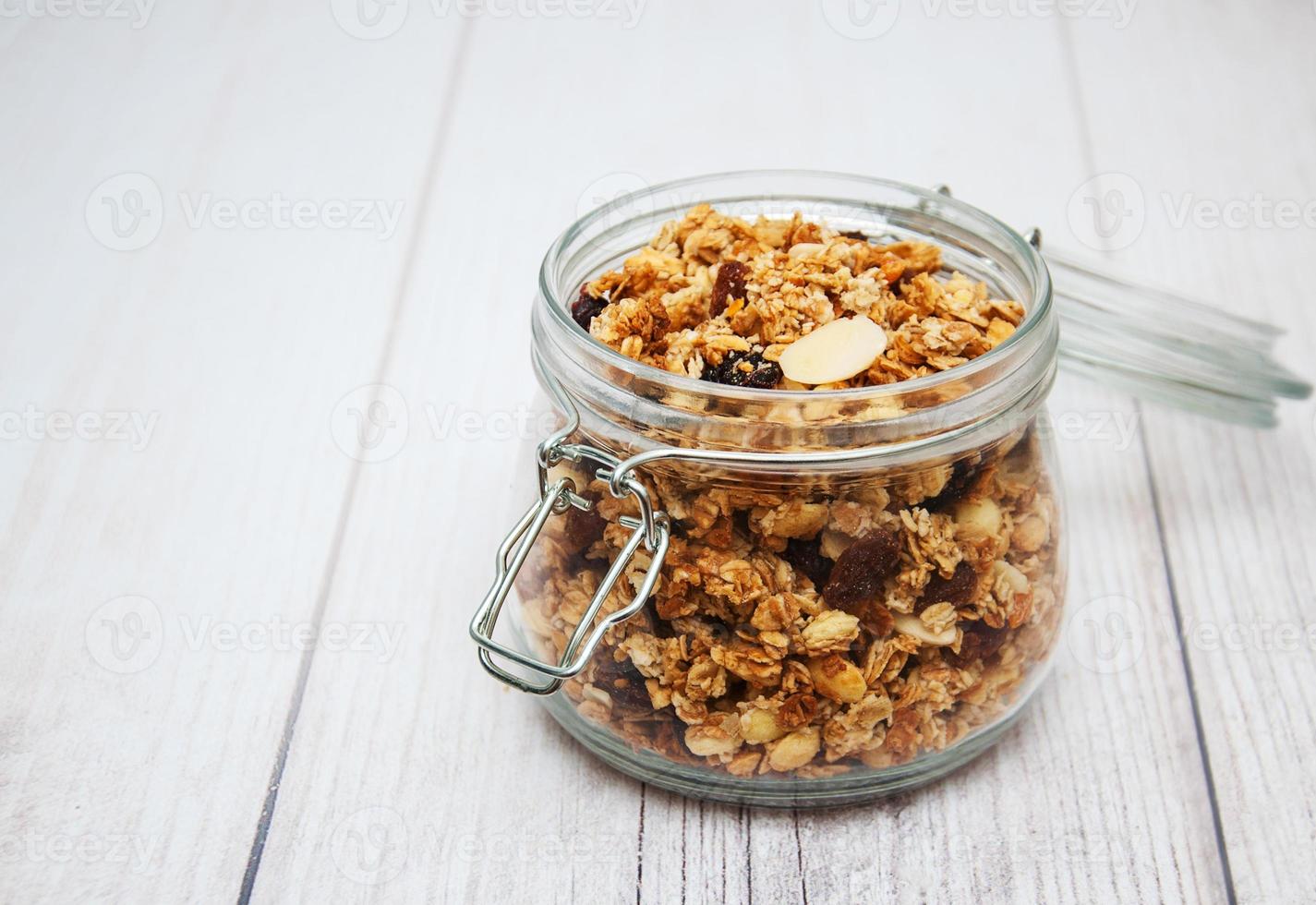 zelfgemaakte granola in pot foto