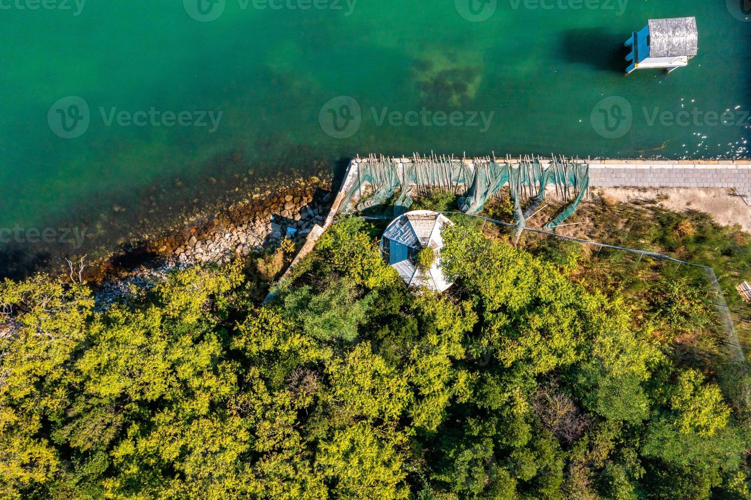 luchtfoto van het geteisterde spookeiland poveglia in venetië foto