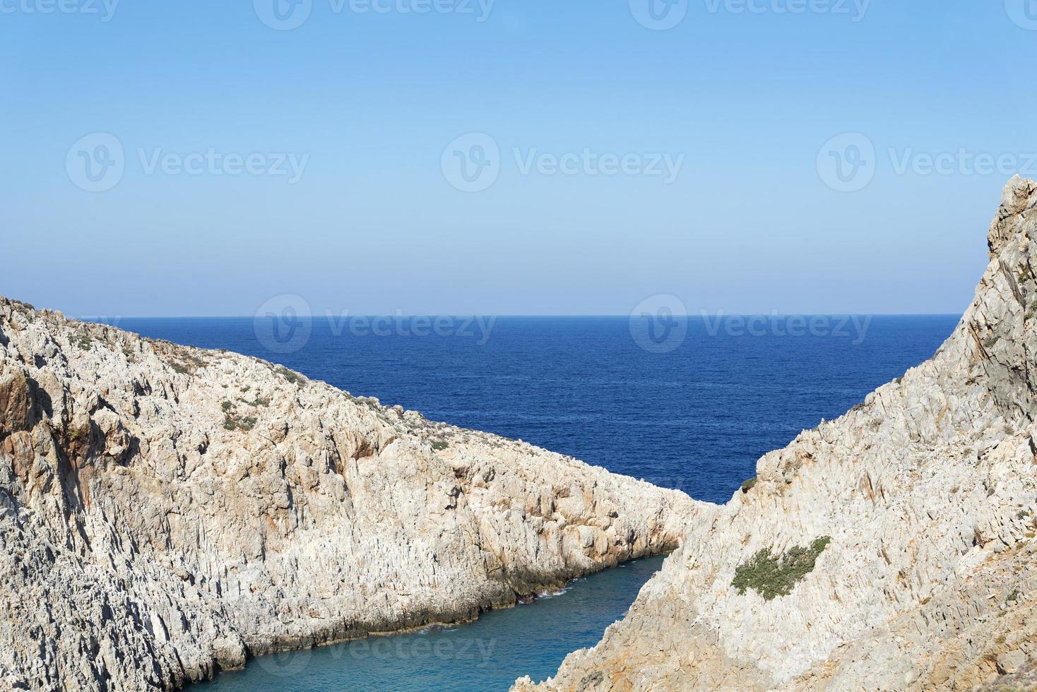 zandstrand, de baai van de duivel, het eiland Kreta. foto