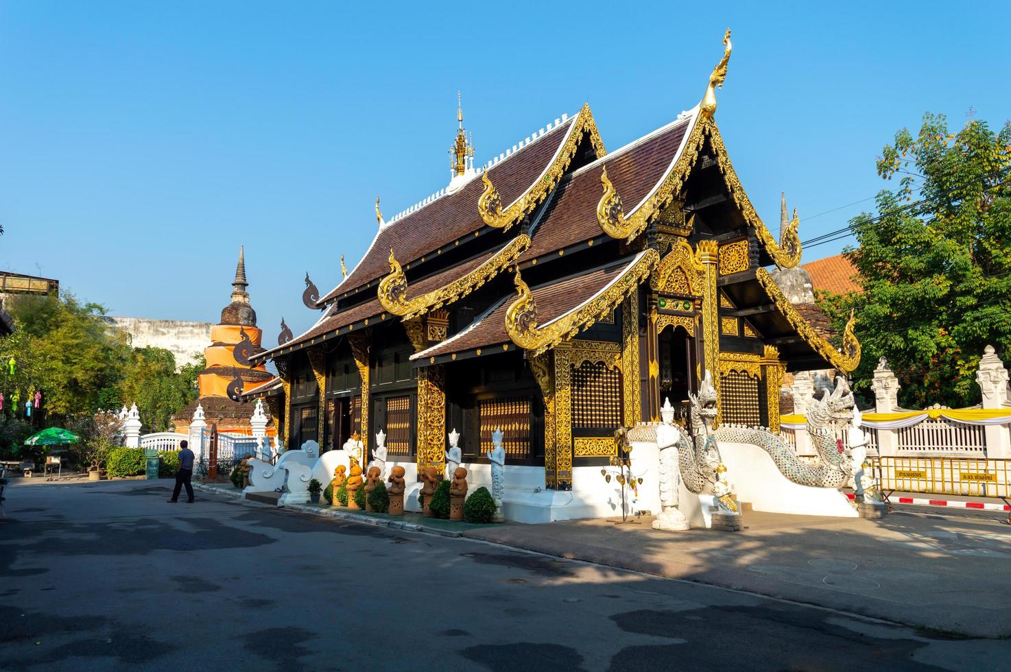 chiang mai thailand10 januari 2020 chiang mai stad pijler tempel. ging ervan uit dat de pagode de botten van phaya mangrai bevat. volgens de legende werd phaya mangrai op de markt door de bliksem getroffen. foto