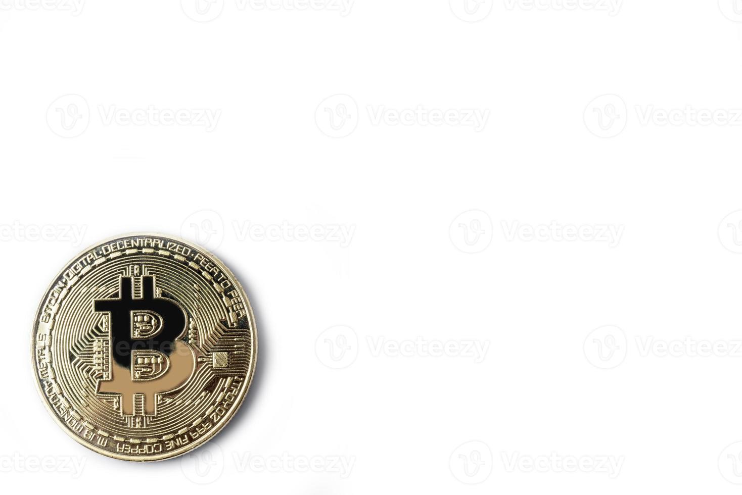 gezicht van de crypto valuta gouden bitcoin geïsoleerd op een witte achtergrond. foto