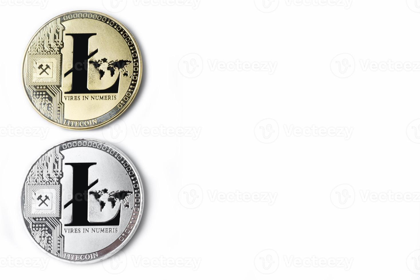 litecoin goud en zilver op een witte achtergrond. foto