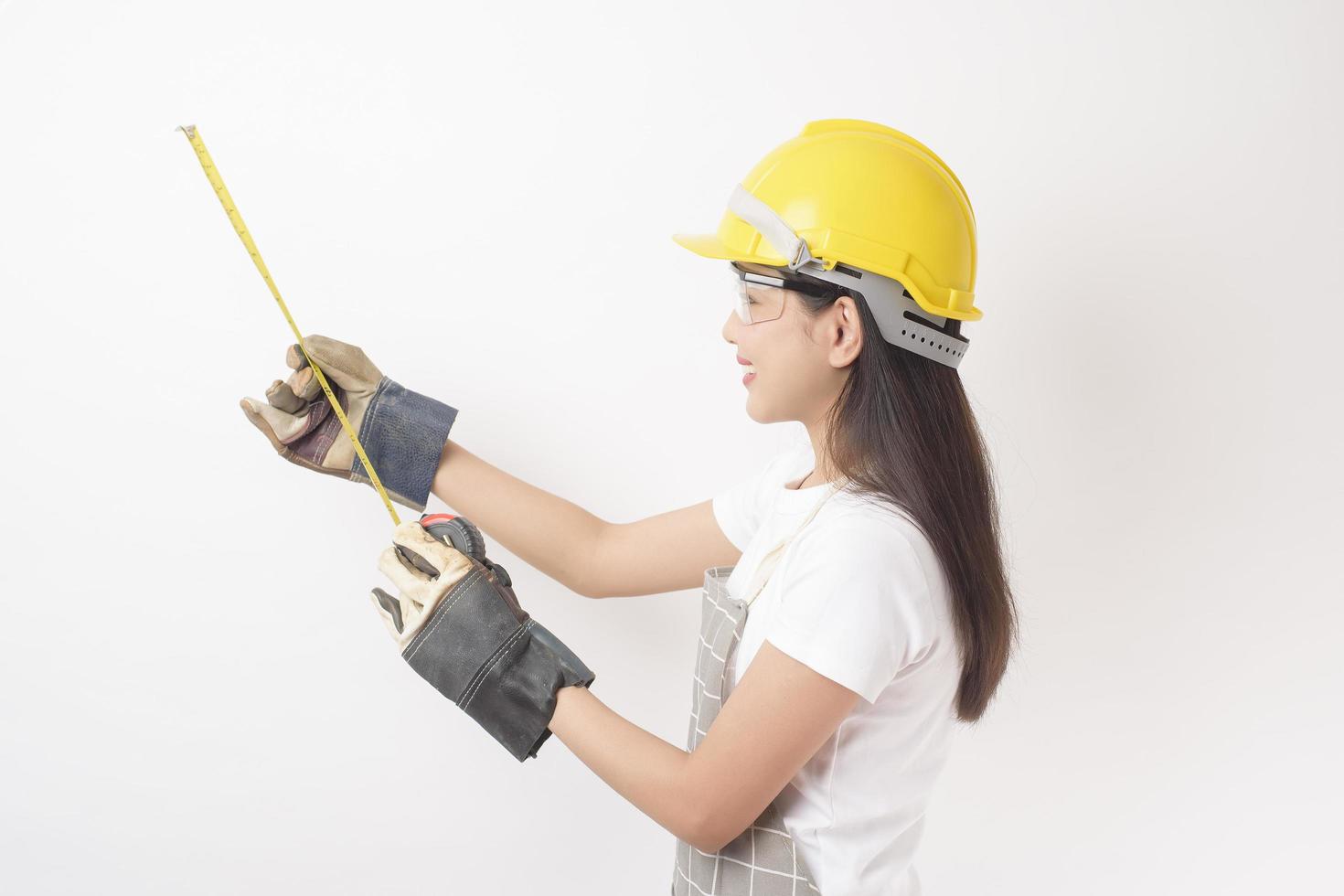 vrouw technicus portret op witte achtergrond foto