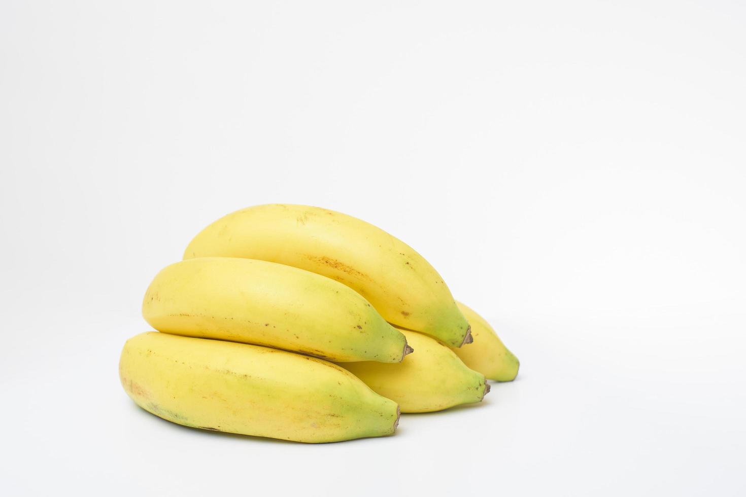 banaan op witte achtergrond kopie ruimte foto